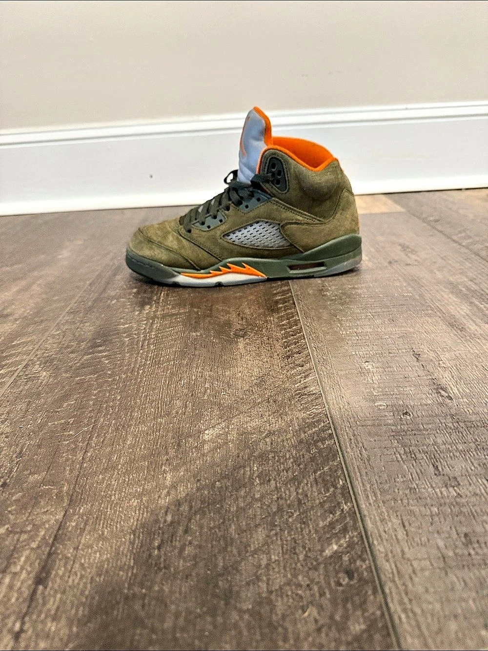 Jordan Air Jordan 5 Retro Olive (2024) ) Sneakers Green & Orange